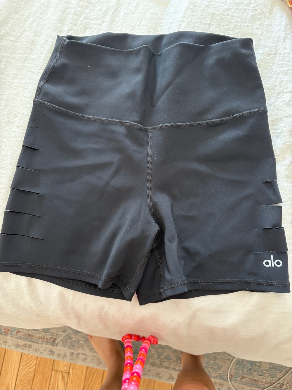 ALO
Shorts with side cuts size small. Like new.